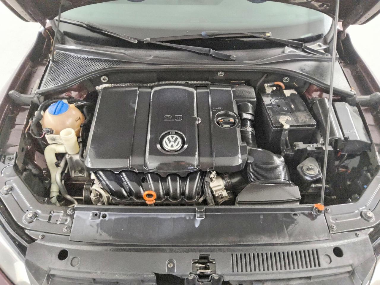 2013 VOLKSWAGEN PASSAT