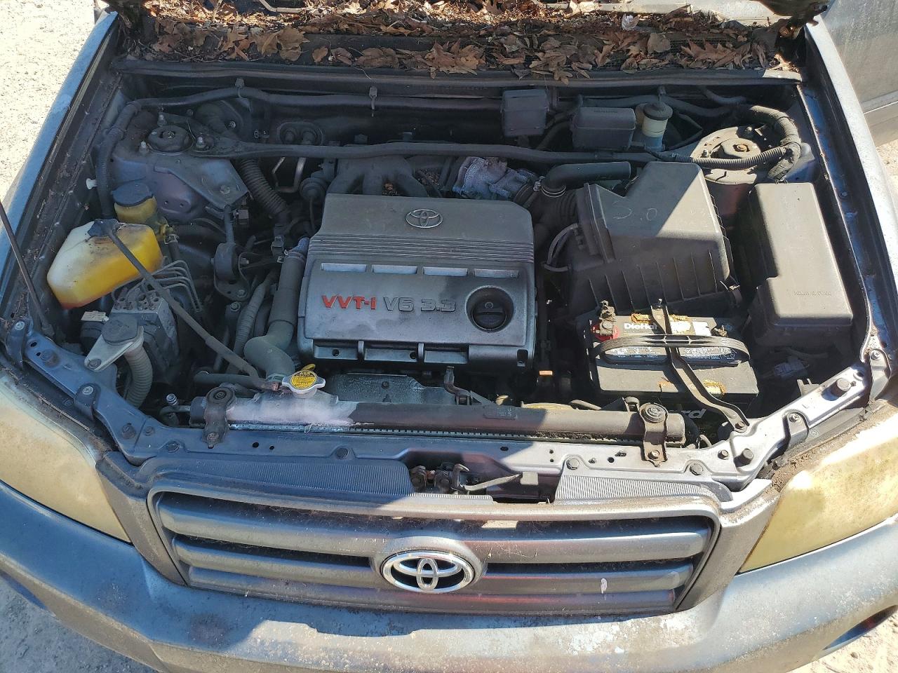 2004 TOYOTA HIGHLANDER