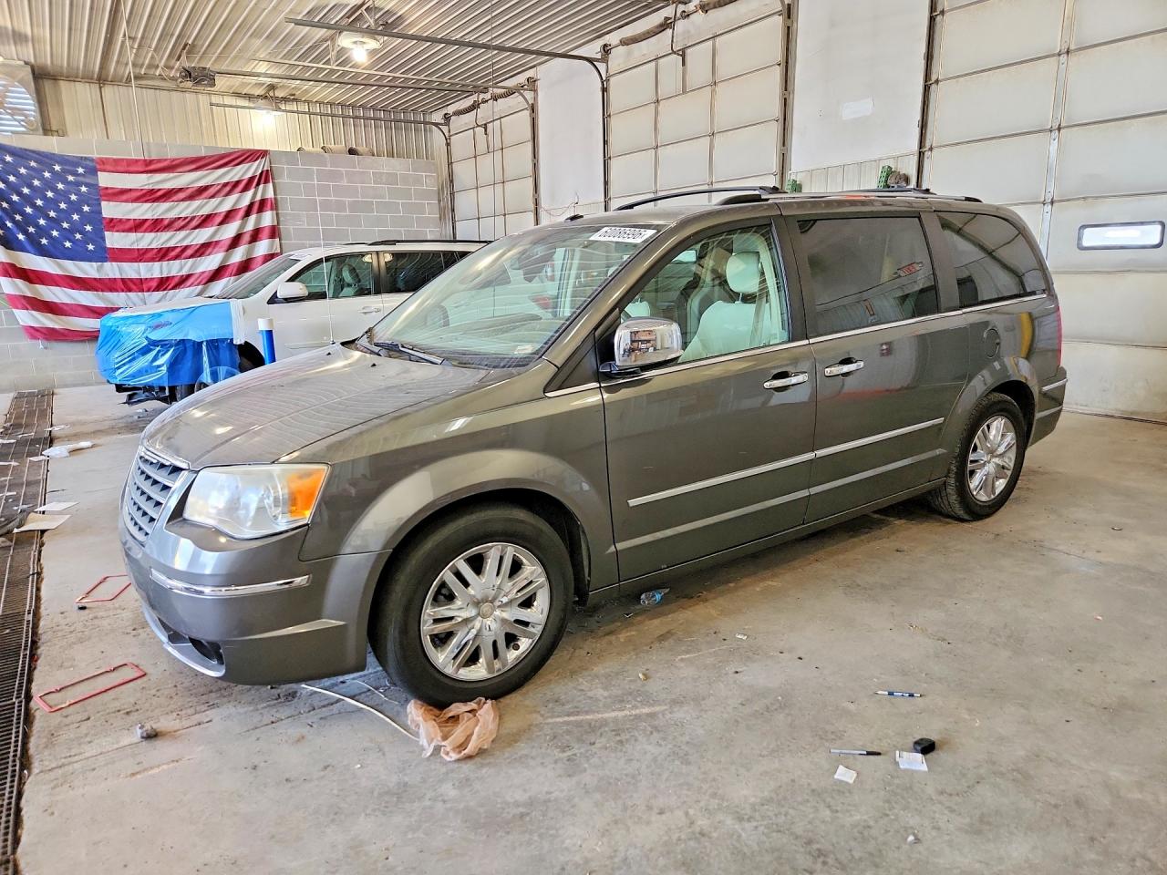 2010 CHRYSLER MINIVAN