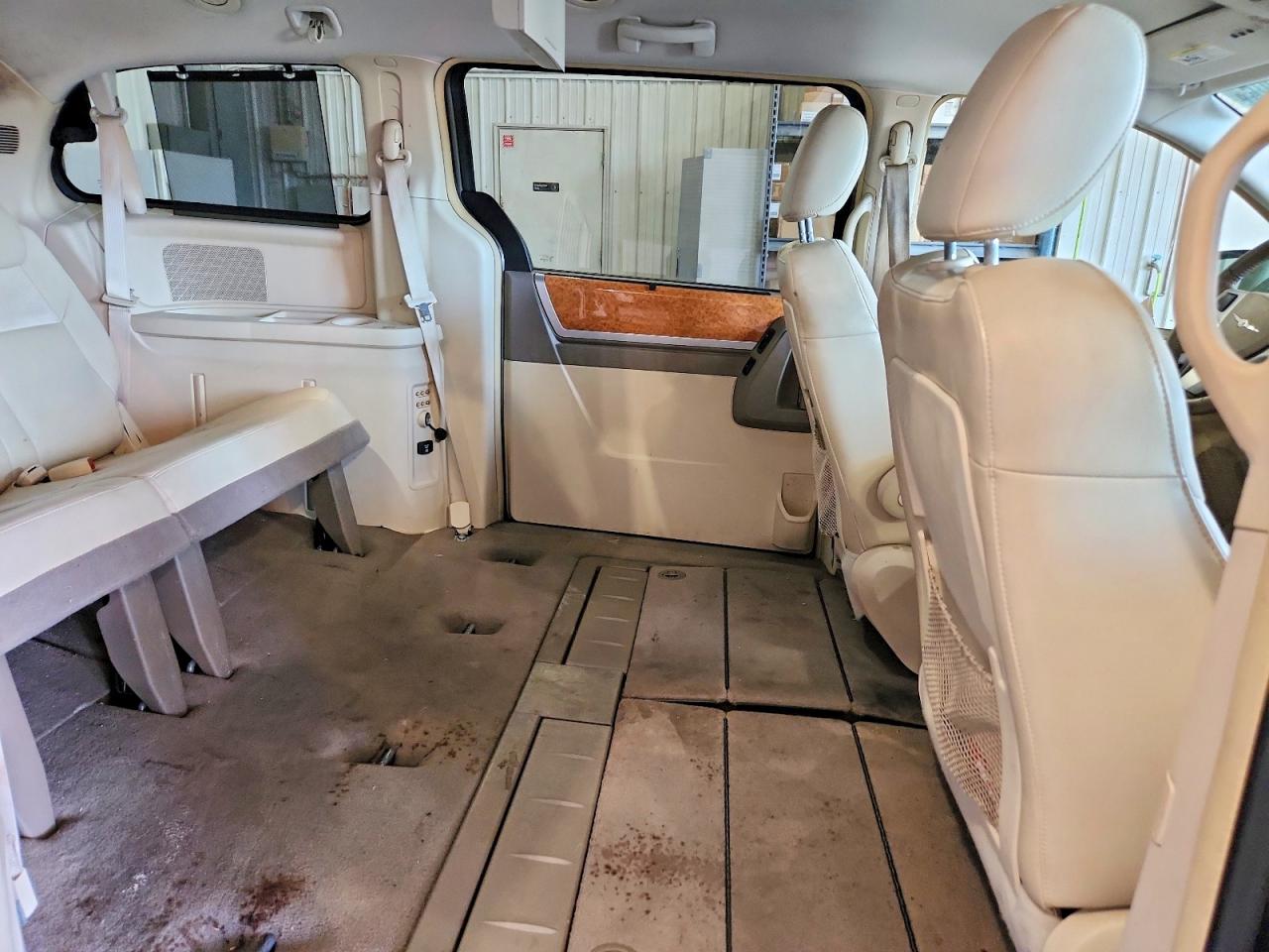 2010 CHRYSLER MINIVAN