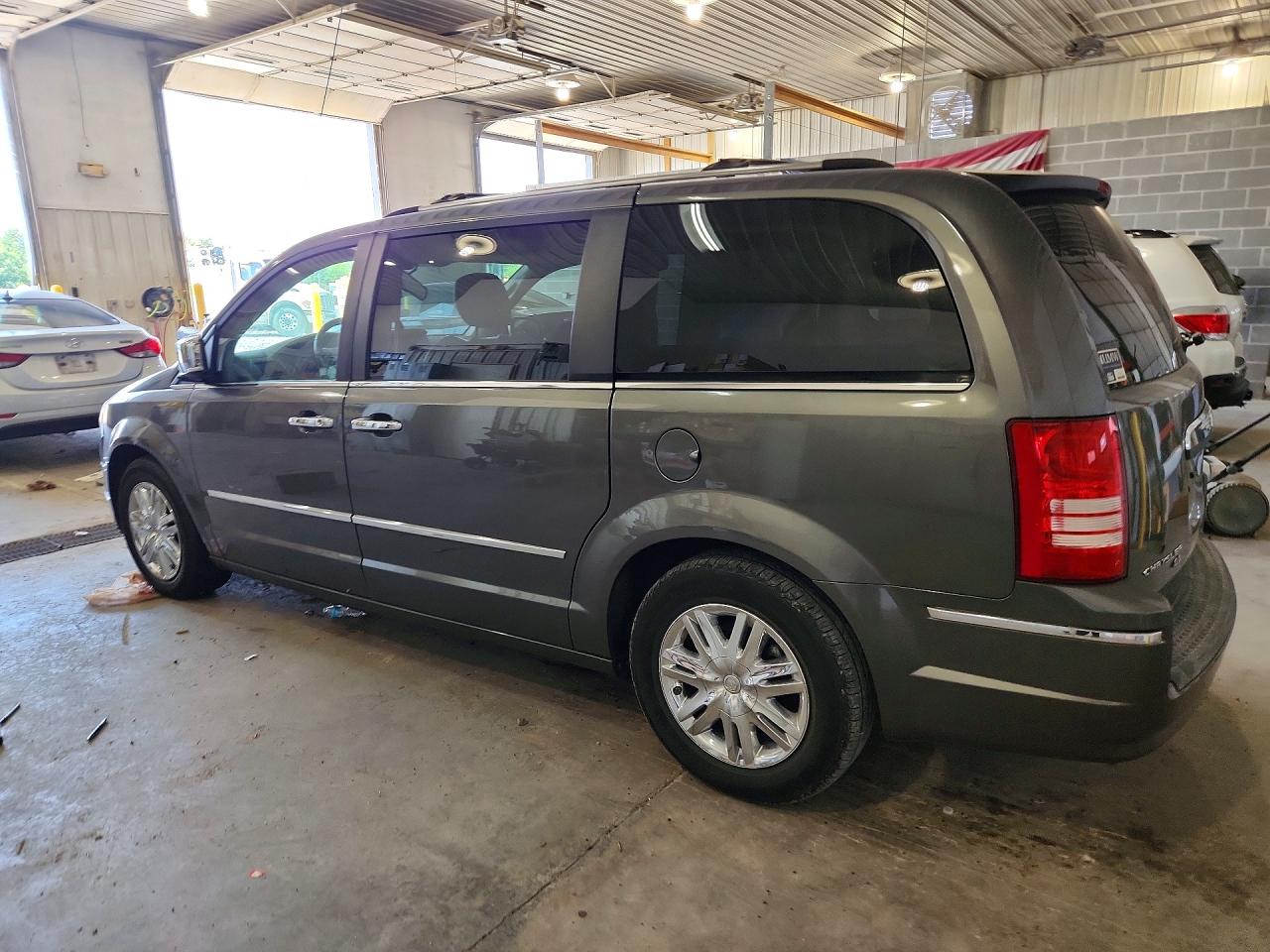 2010 CHRYSLER MINIVAN