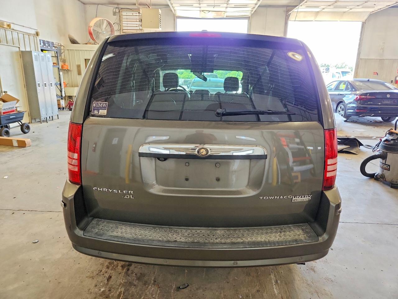2010 CHRYSLER MINIVAN