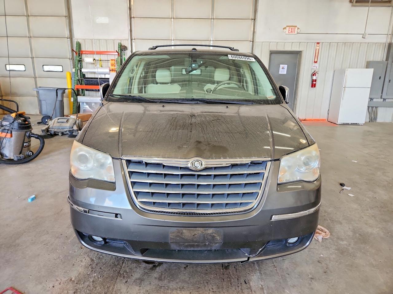 2010 CHRYSLER MINIVAN
