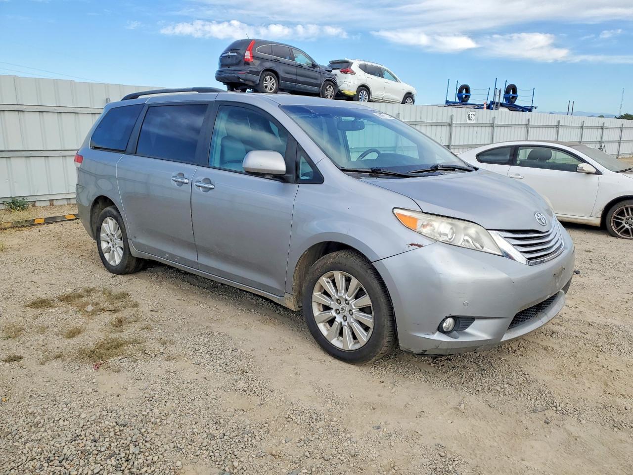 2011 TOYOTA SIENNA