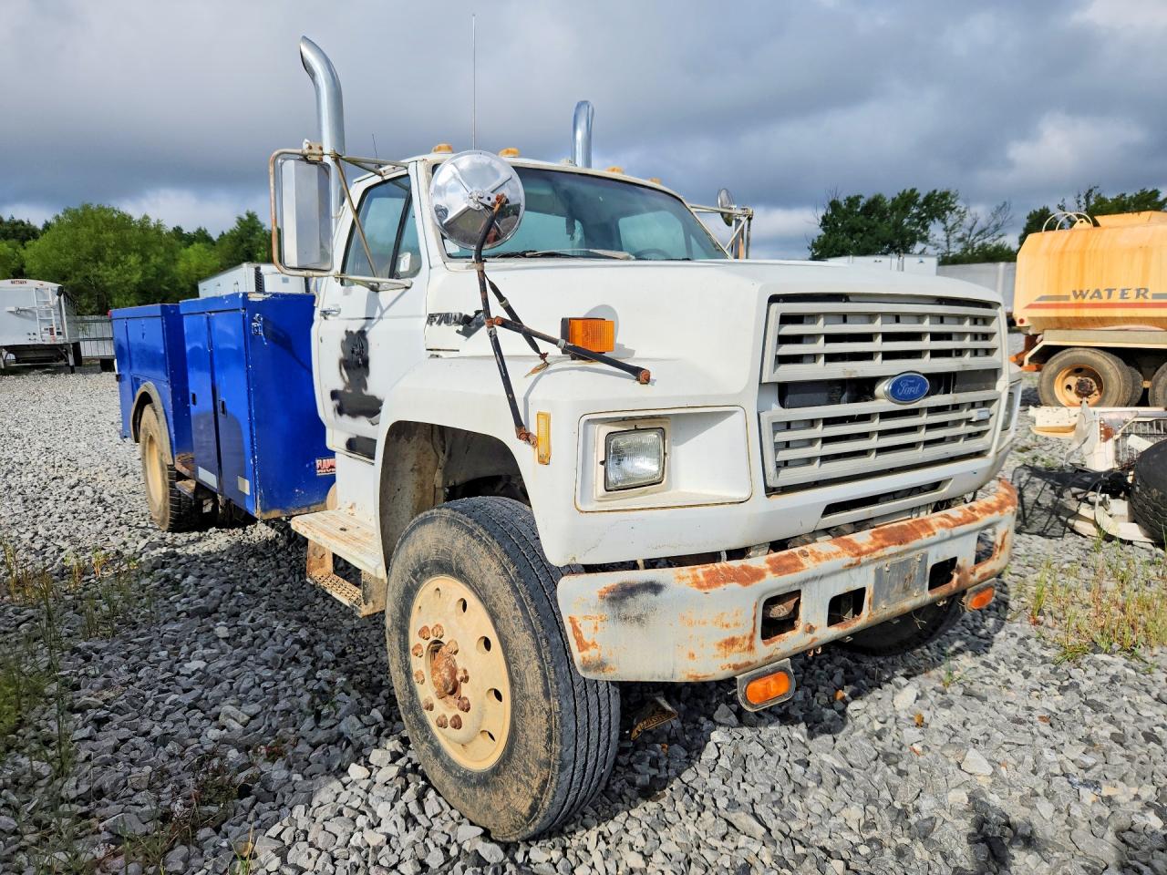 1993 FORD F700