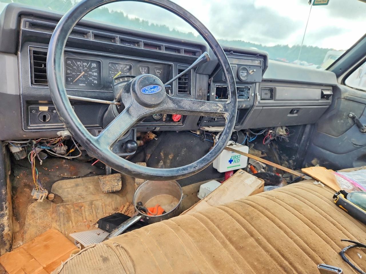 1993 FORD F700