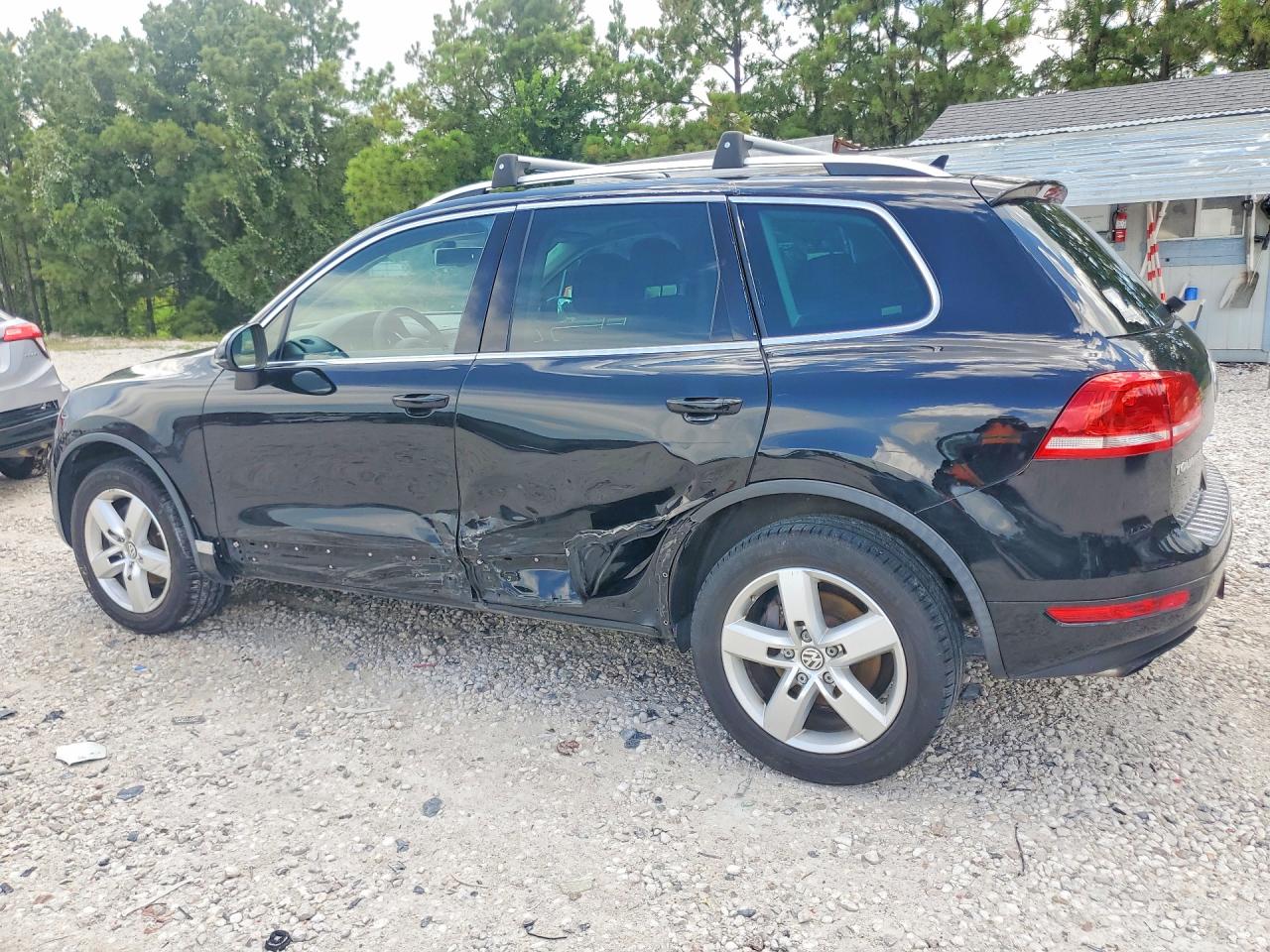 2013 VOLKSWAGEN TOUAREG