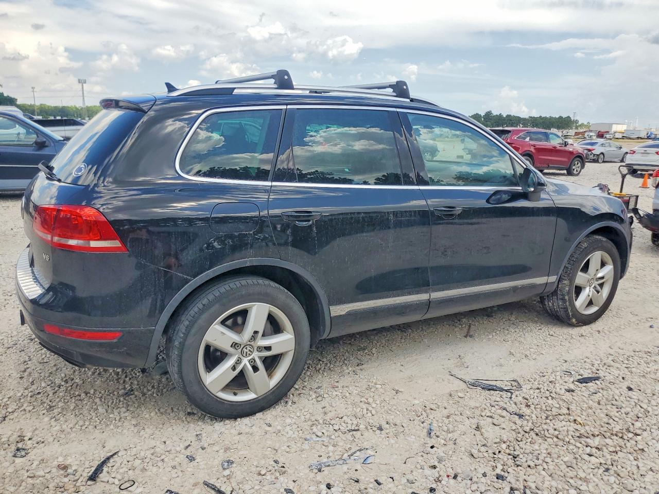 2013 VOLKSWAGEN TOUAREG
