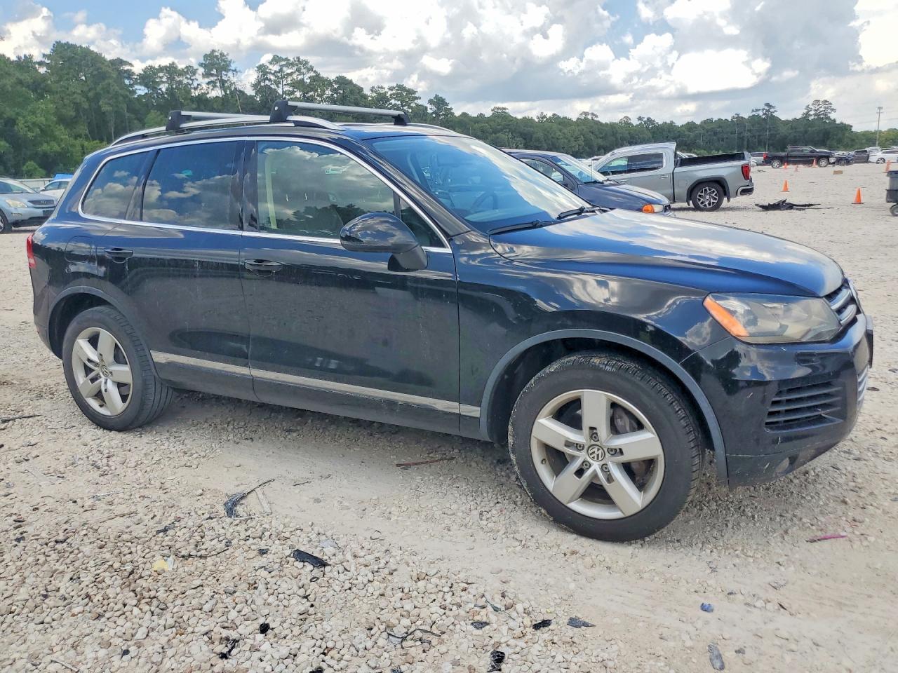 2013 VOLKSWAGEN TOUAREG