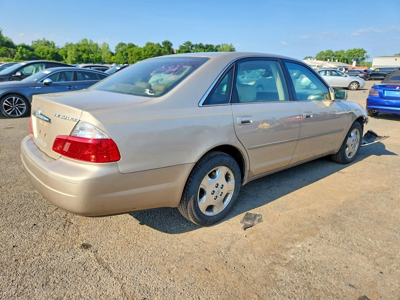 2004 TOYOTA AVALON