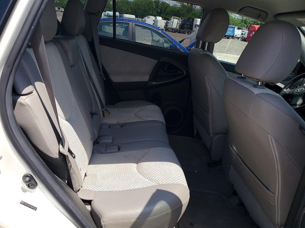 2013 TOYOTA RAV4
