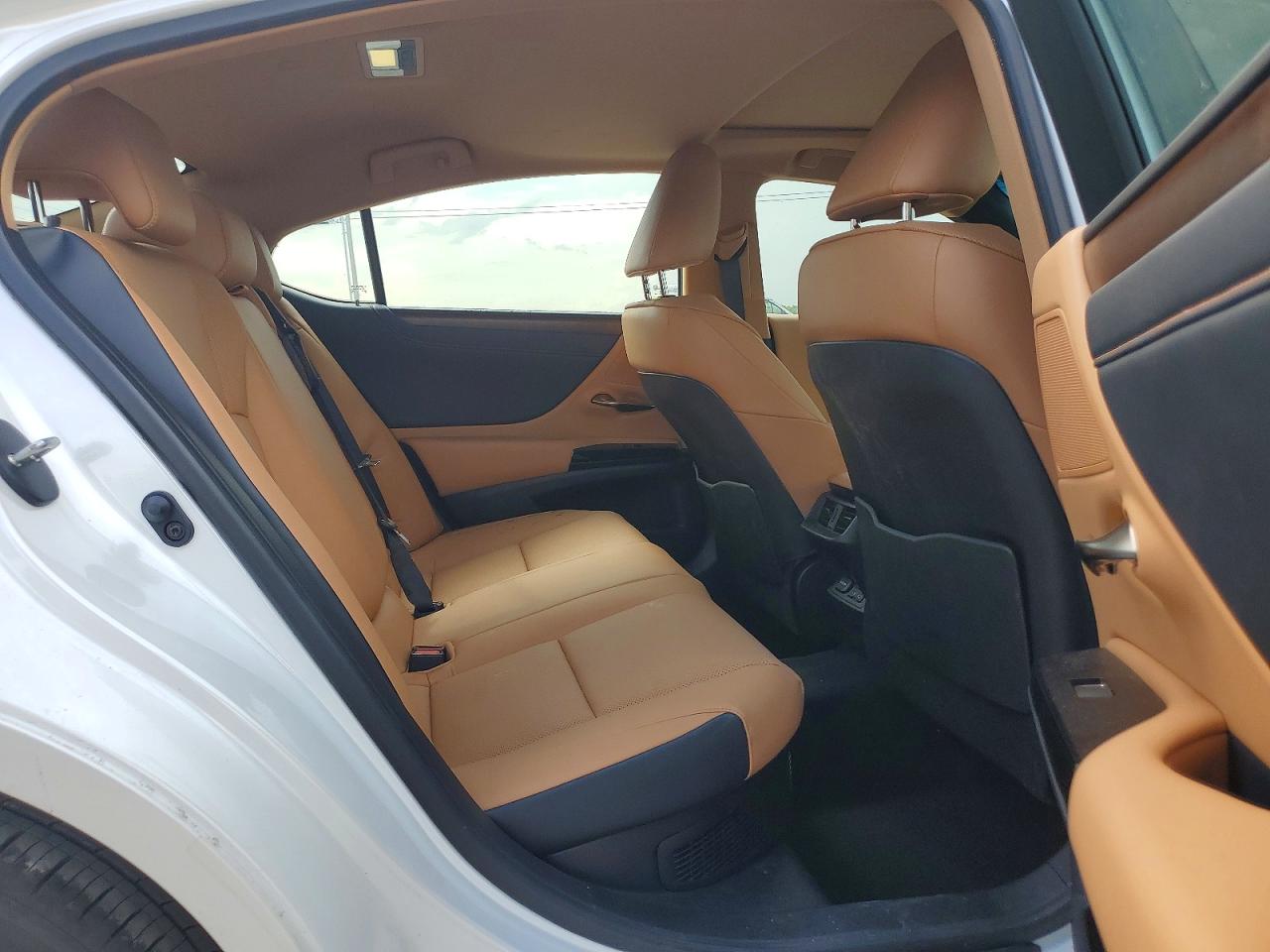 2025 LEXUS ES300