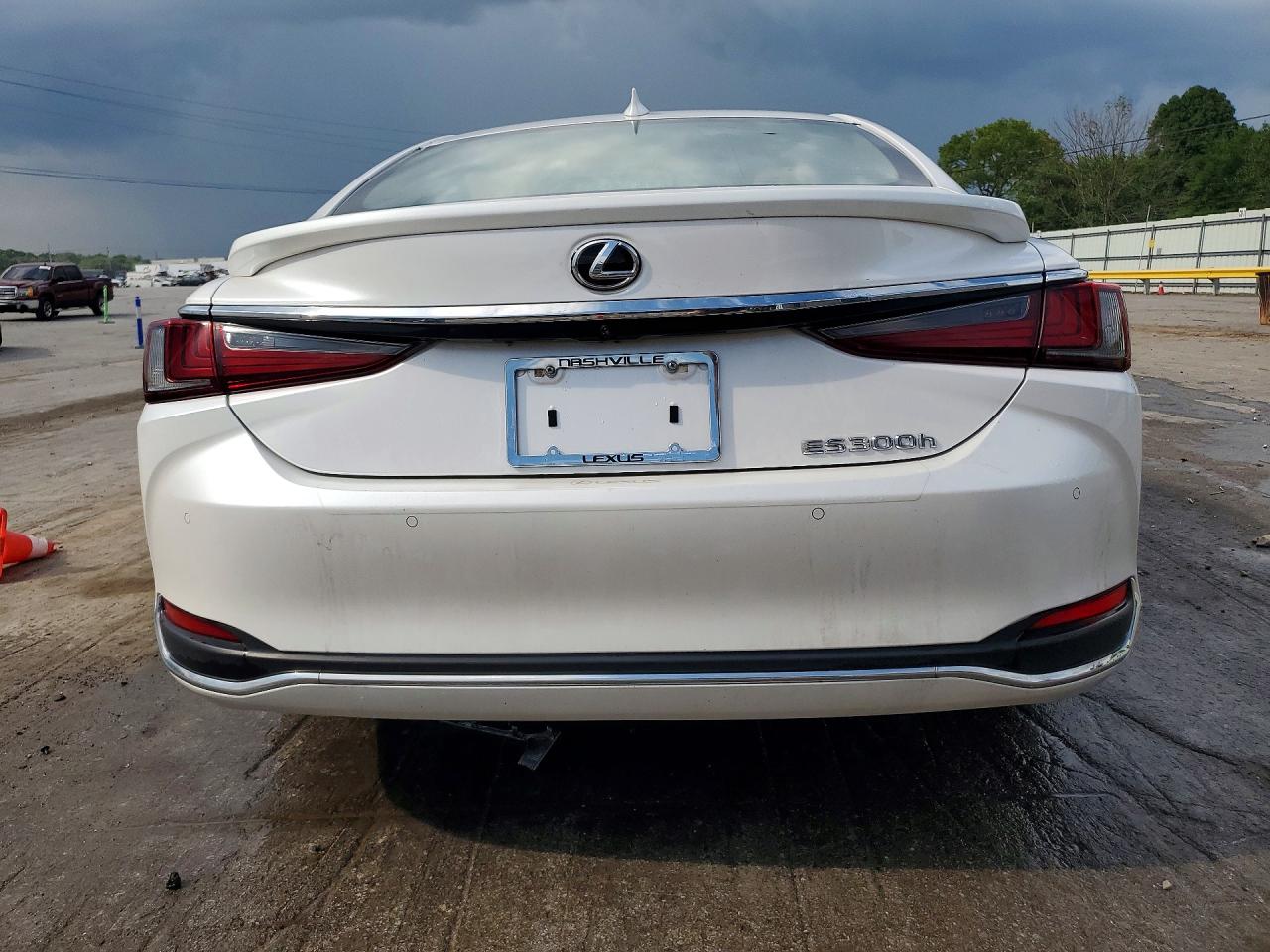 2025 LEXUS ES300