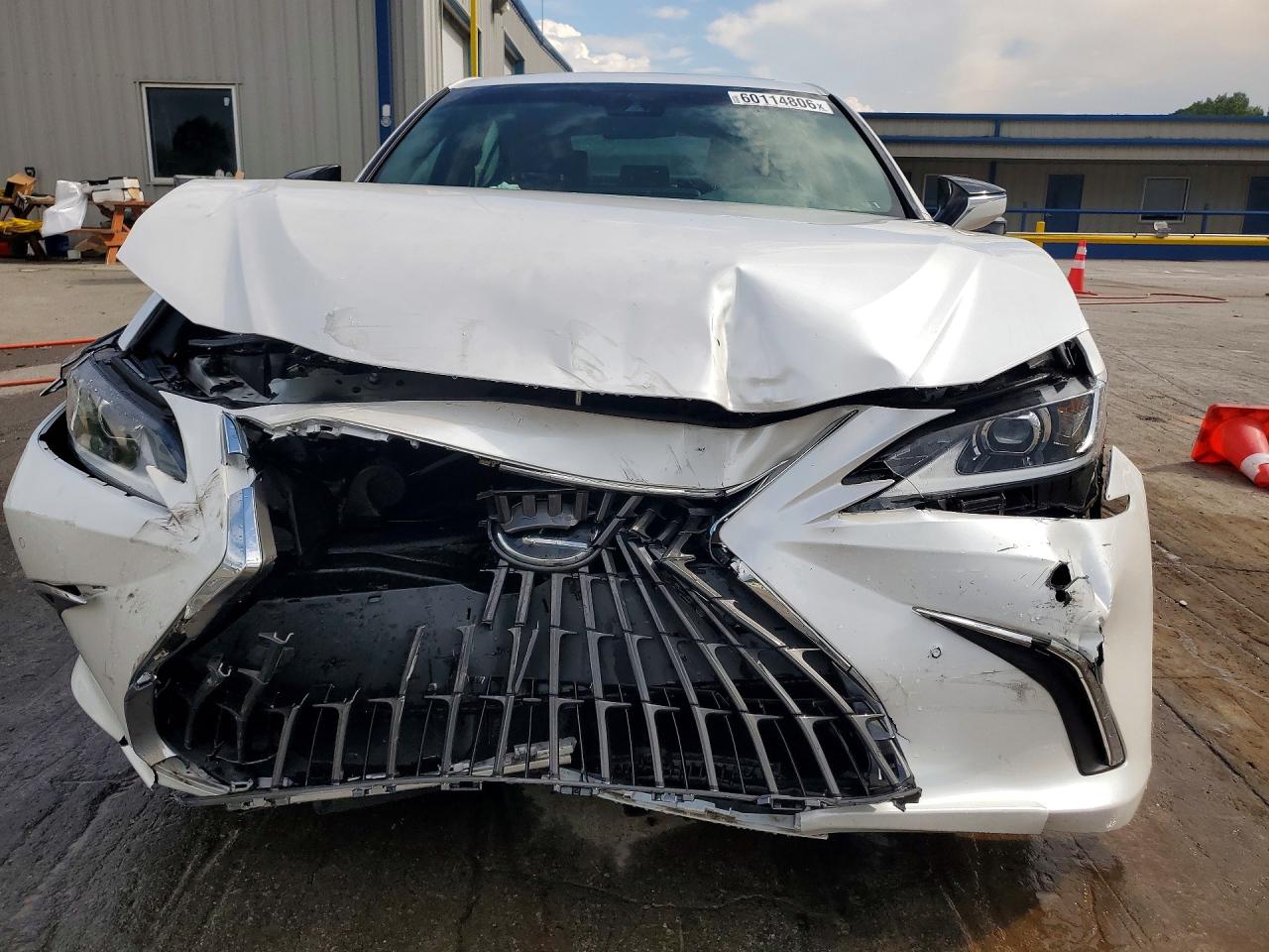 2025 LEXUS ES300