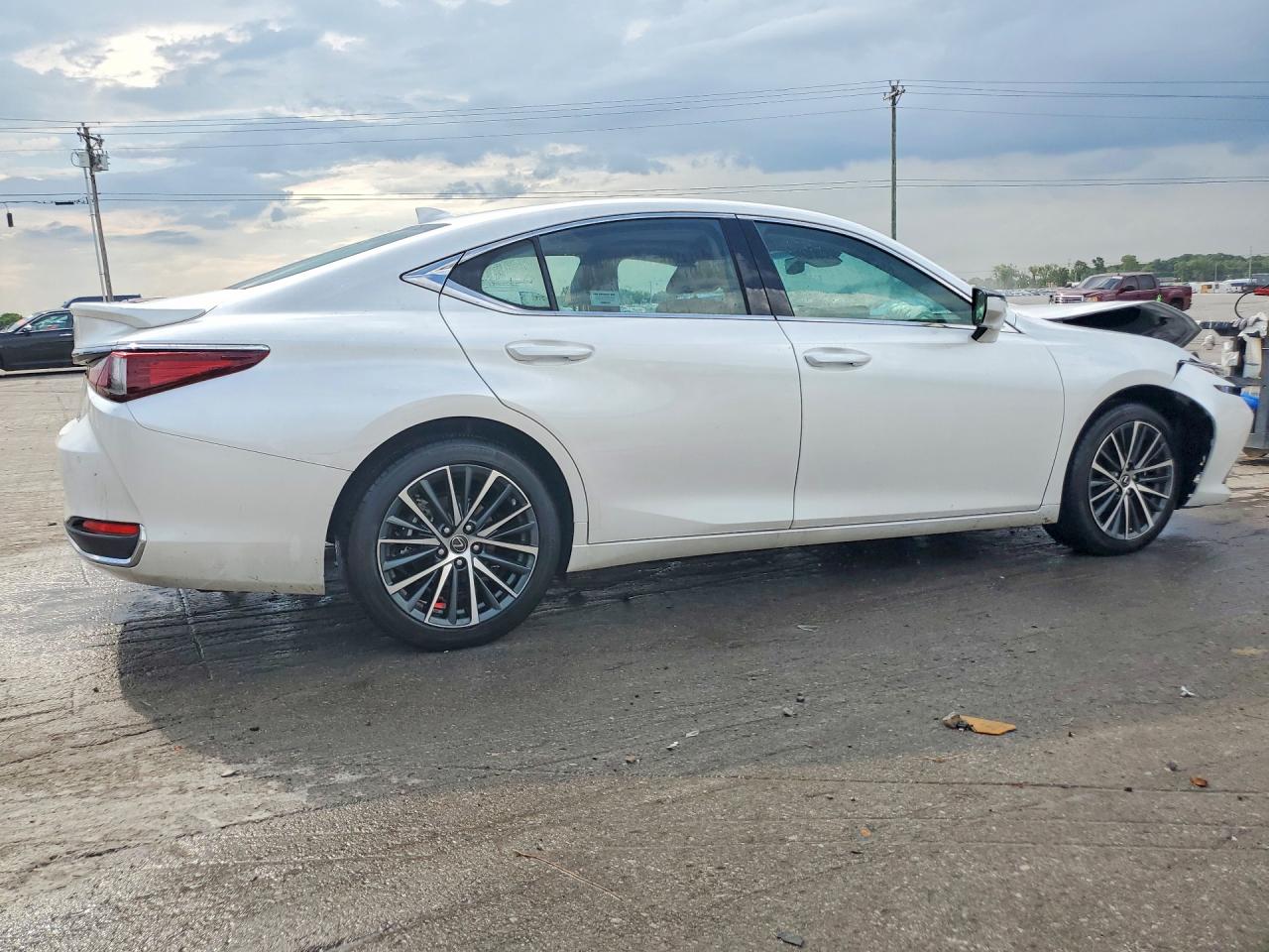 2025 LEXUS ES300