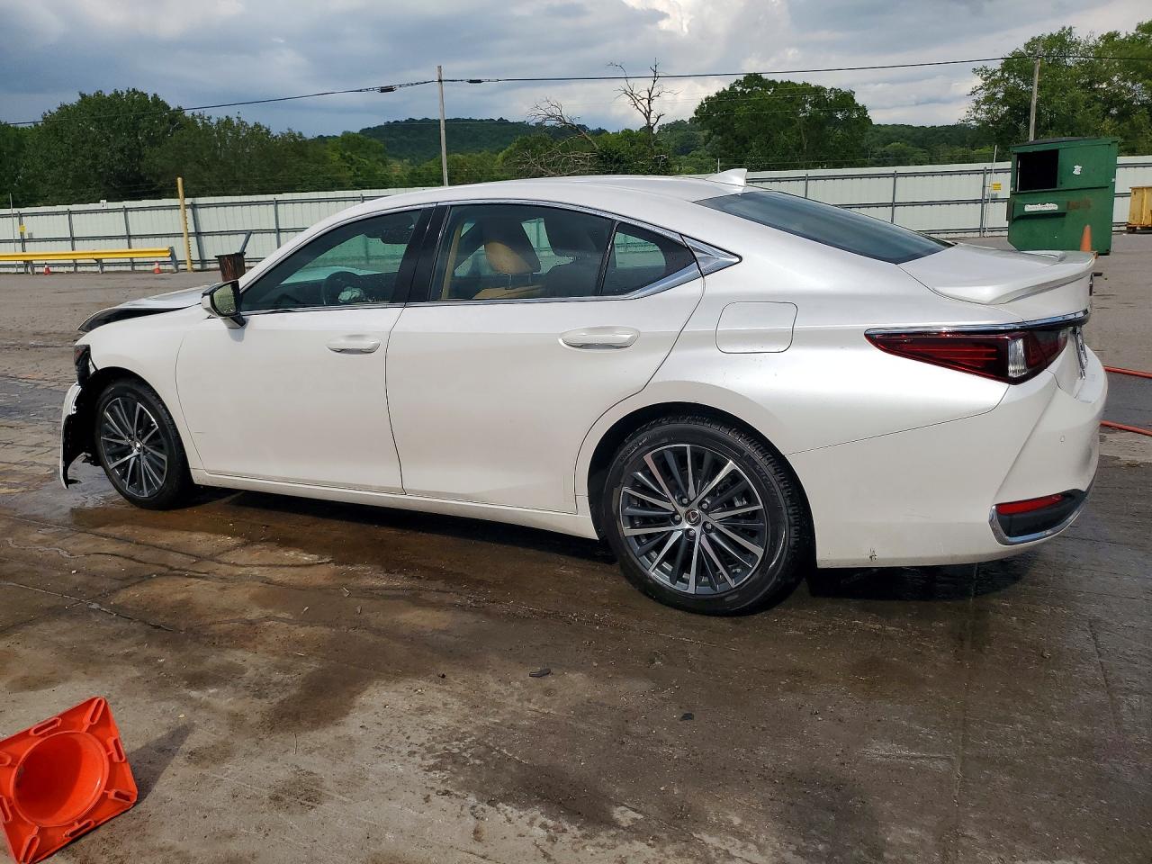 2025 LEXUS ES300