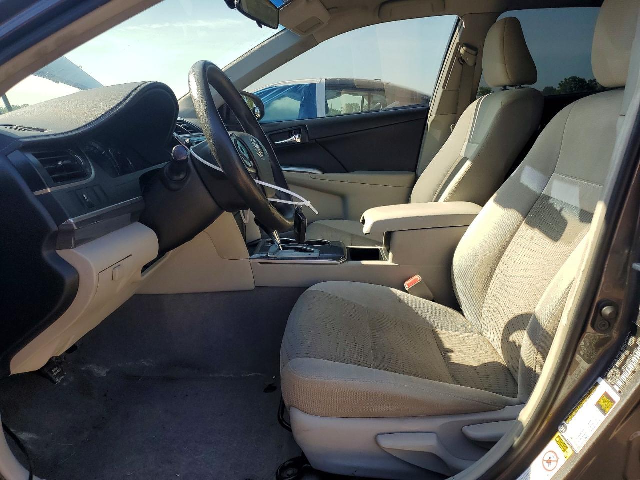 2014 TOYOTA CAMRY SOLA