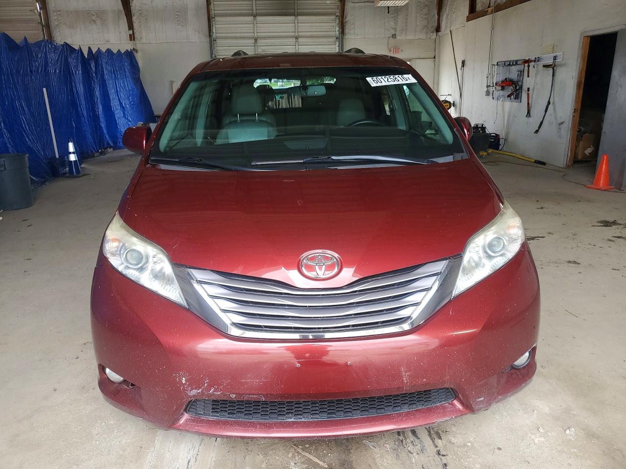 2017 TOYOTA SIENNA