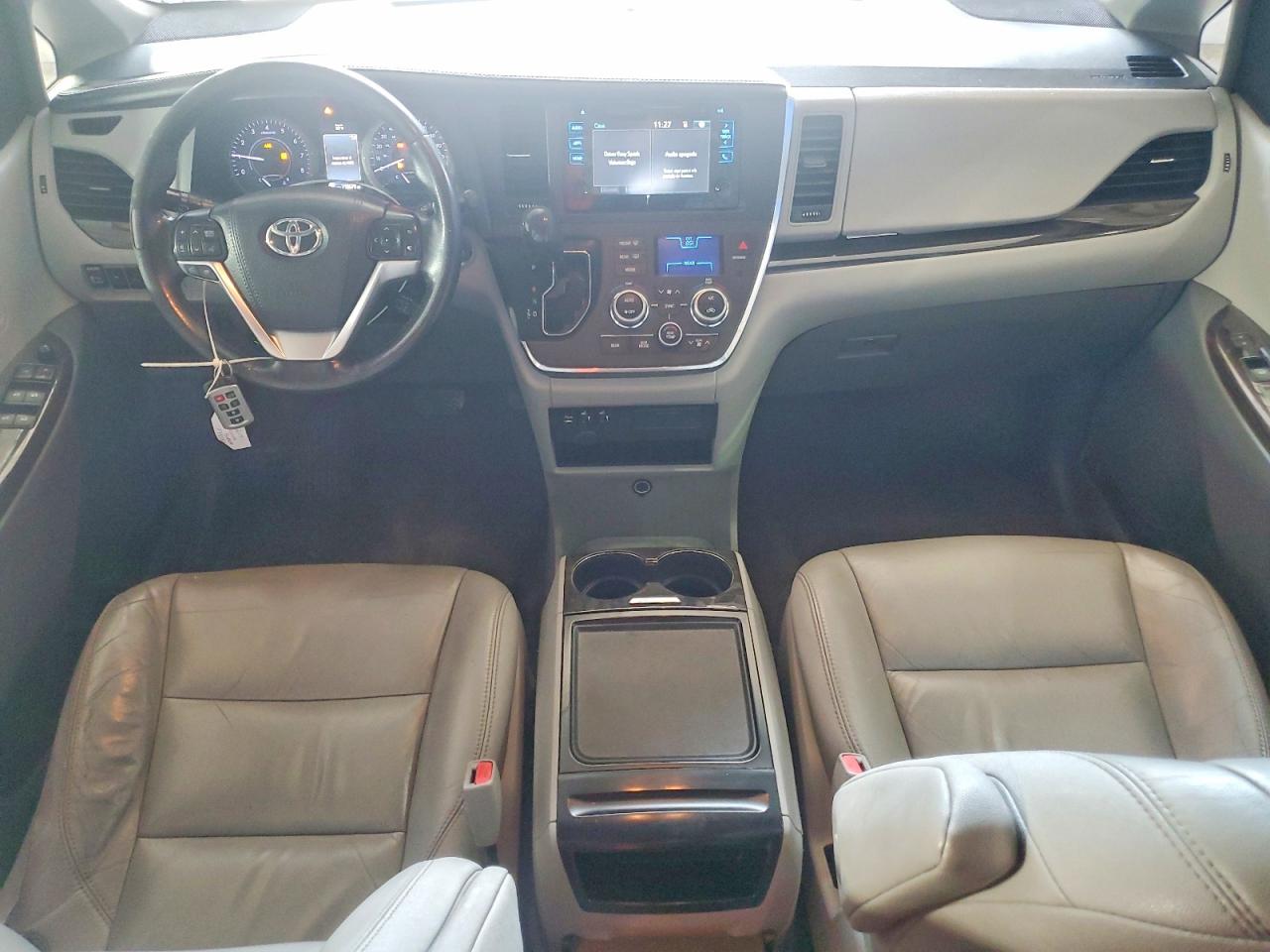 2017 TOYOTA SIENNA