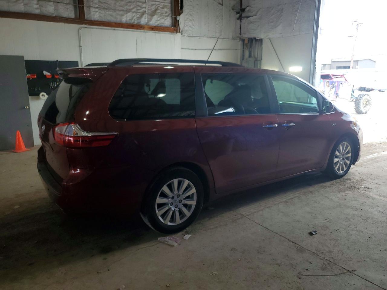 2017 TOYOTA SIENNA