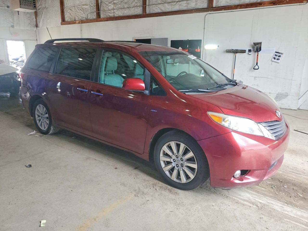 2017 TOYOTA SIENNA