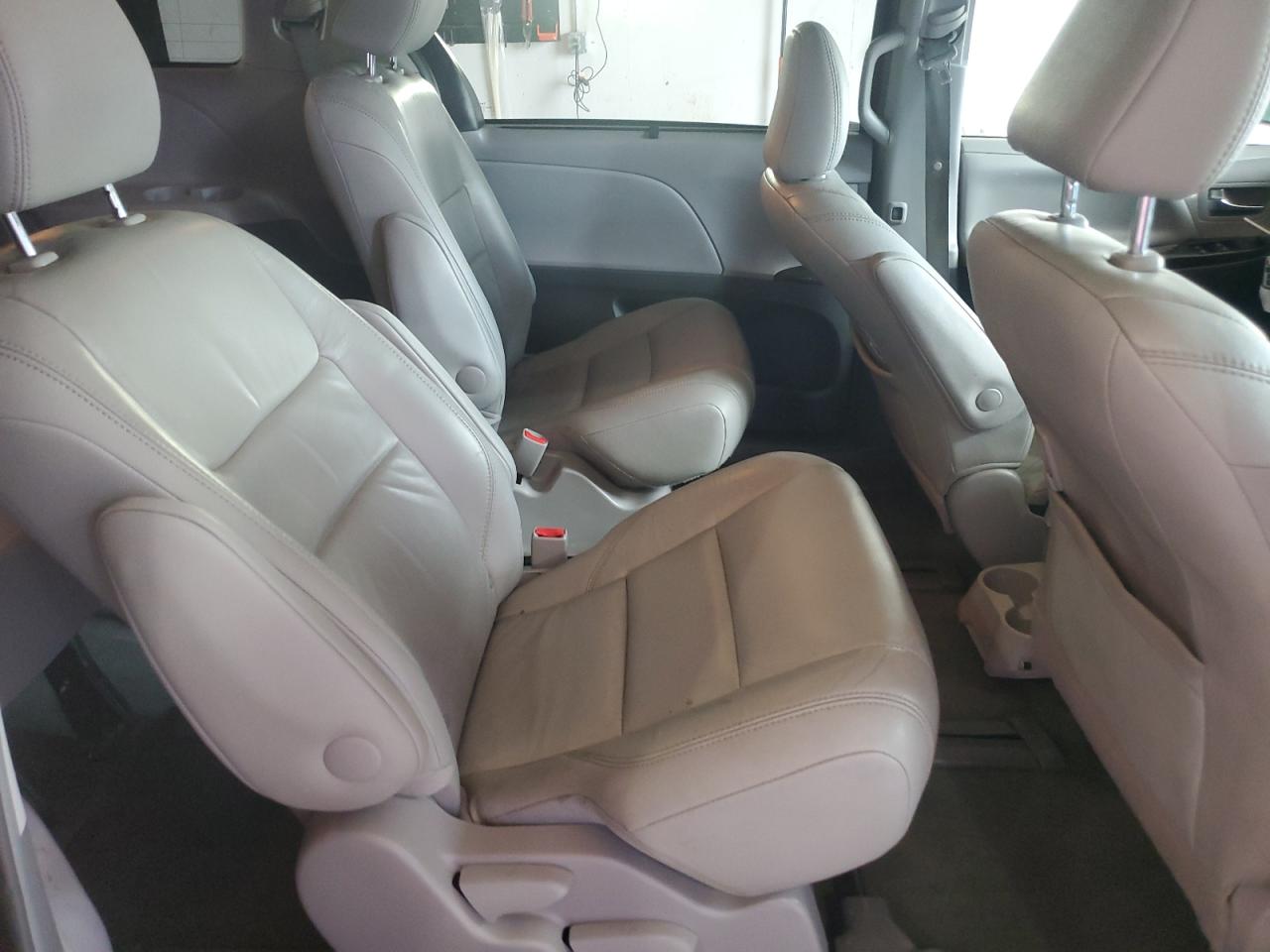 2017 TOYOTA SIENNA