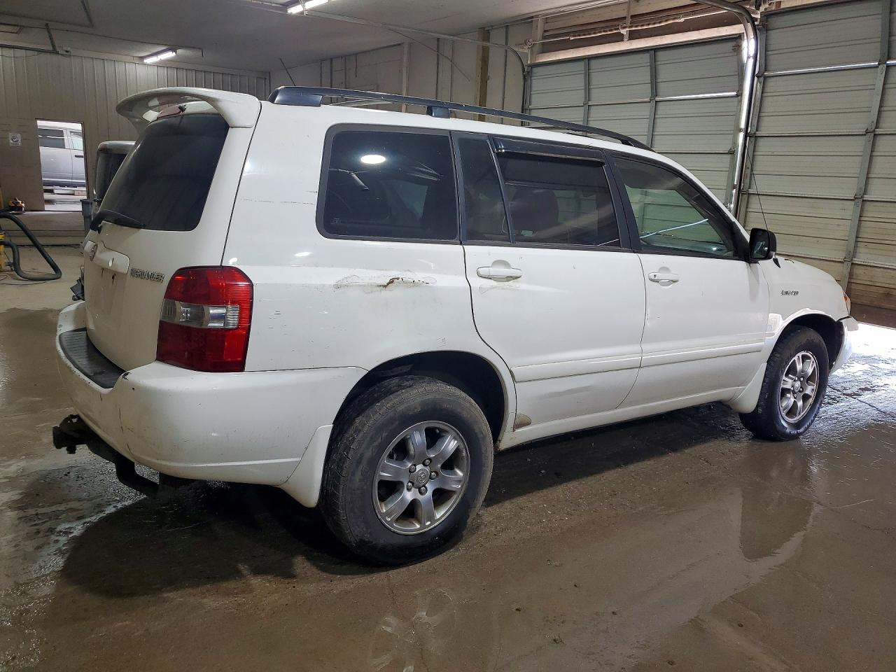 2004 TOYOTA HIGHLANDER
