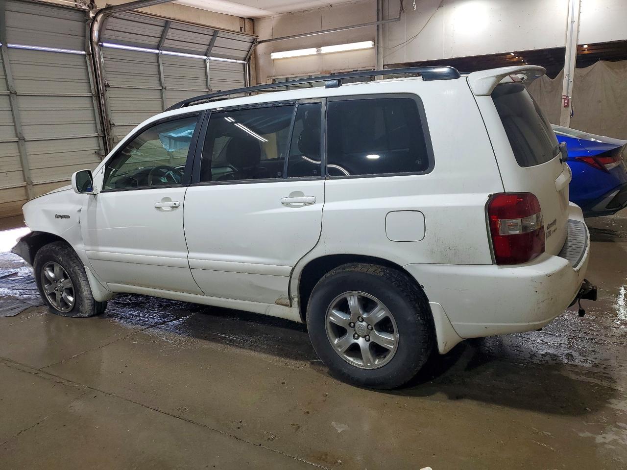 2004 TOYOTA HIGHLANDER