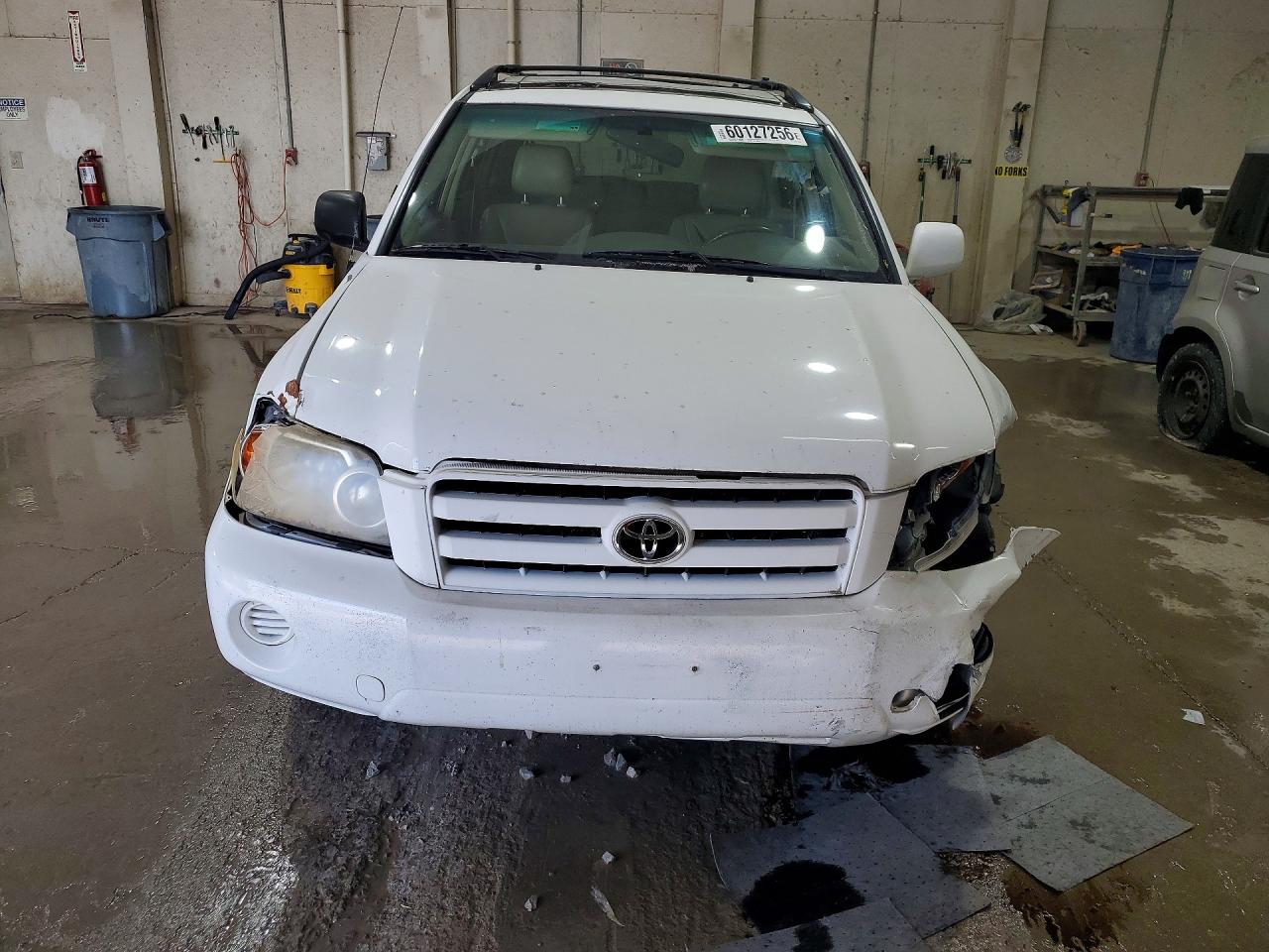 2004 TOYOTA HIGHLANDER