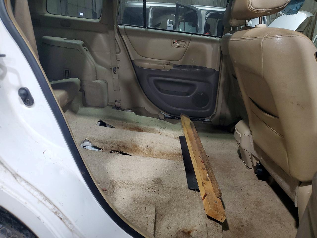 2004 TOYOTA HIGHLANDER
