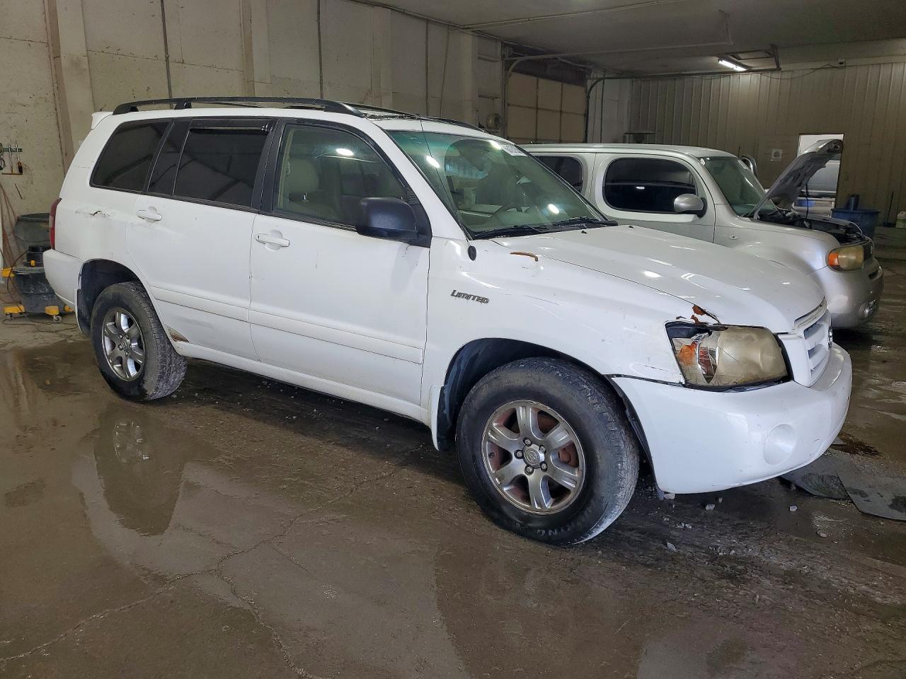 2004 TOYOTA HIGHLANDER