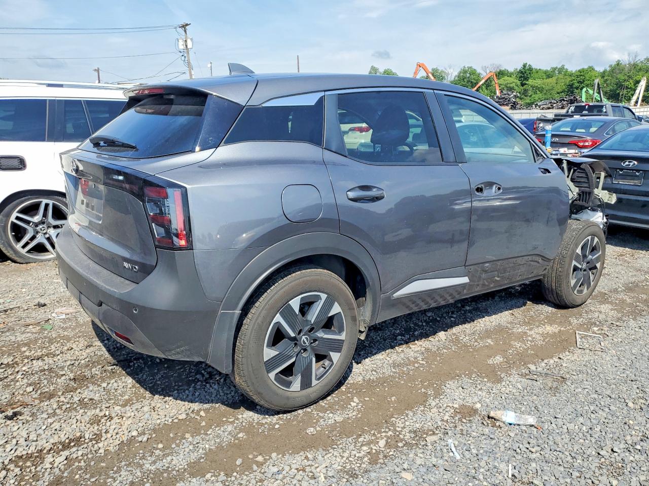 2025 NISSAN KICKS