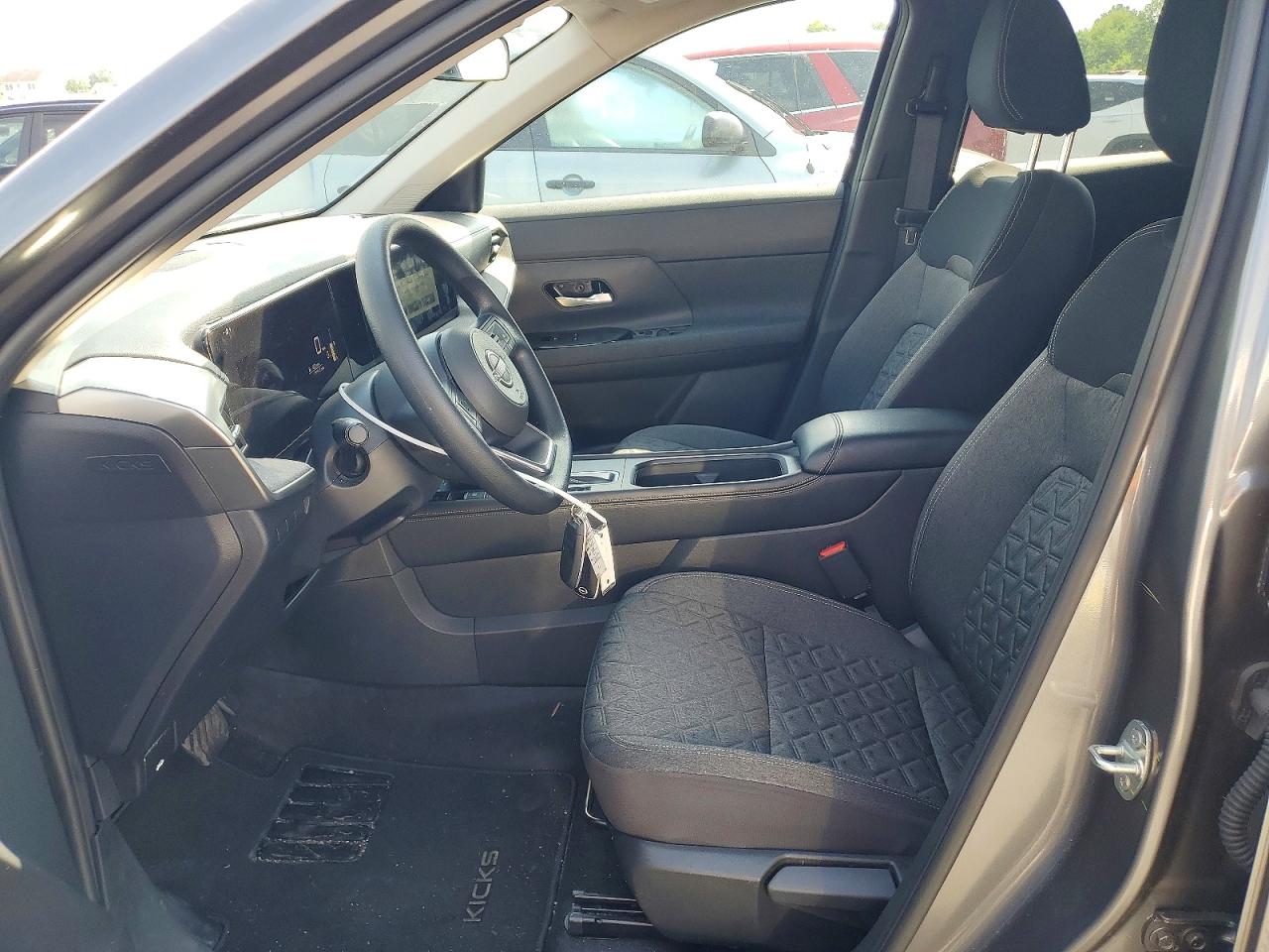 2025 NISSAN KICKS