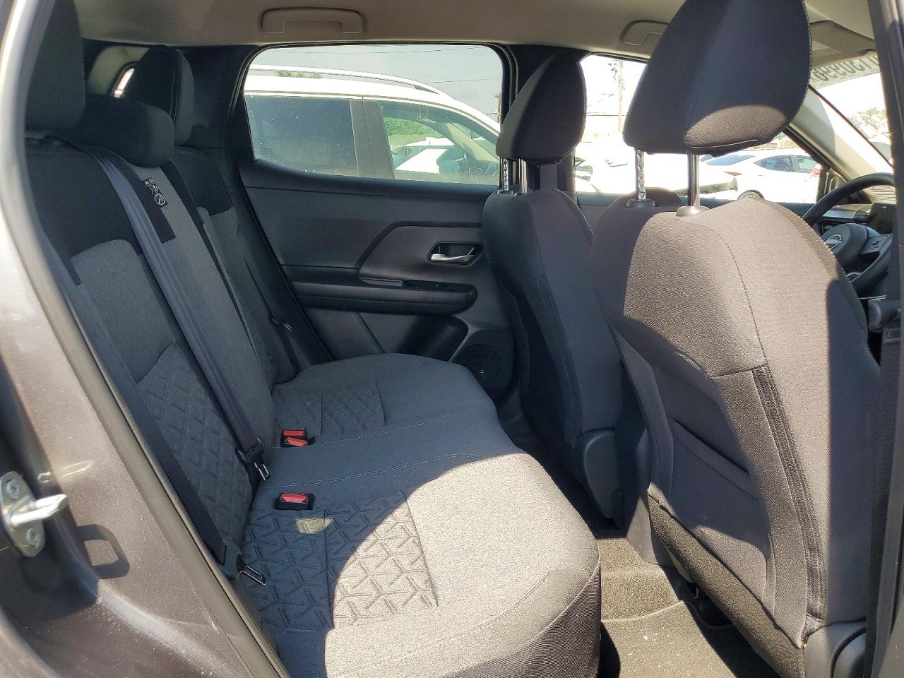 2025 NISSAN KICKS