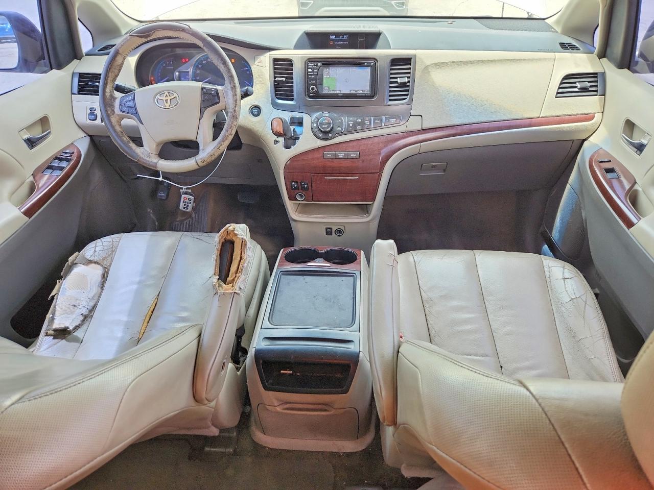 2014 TOYOTA SIENNA