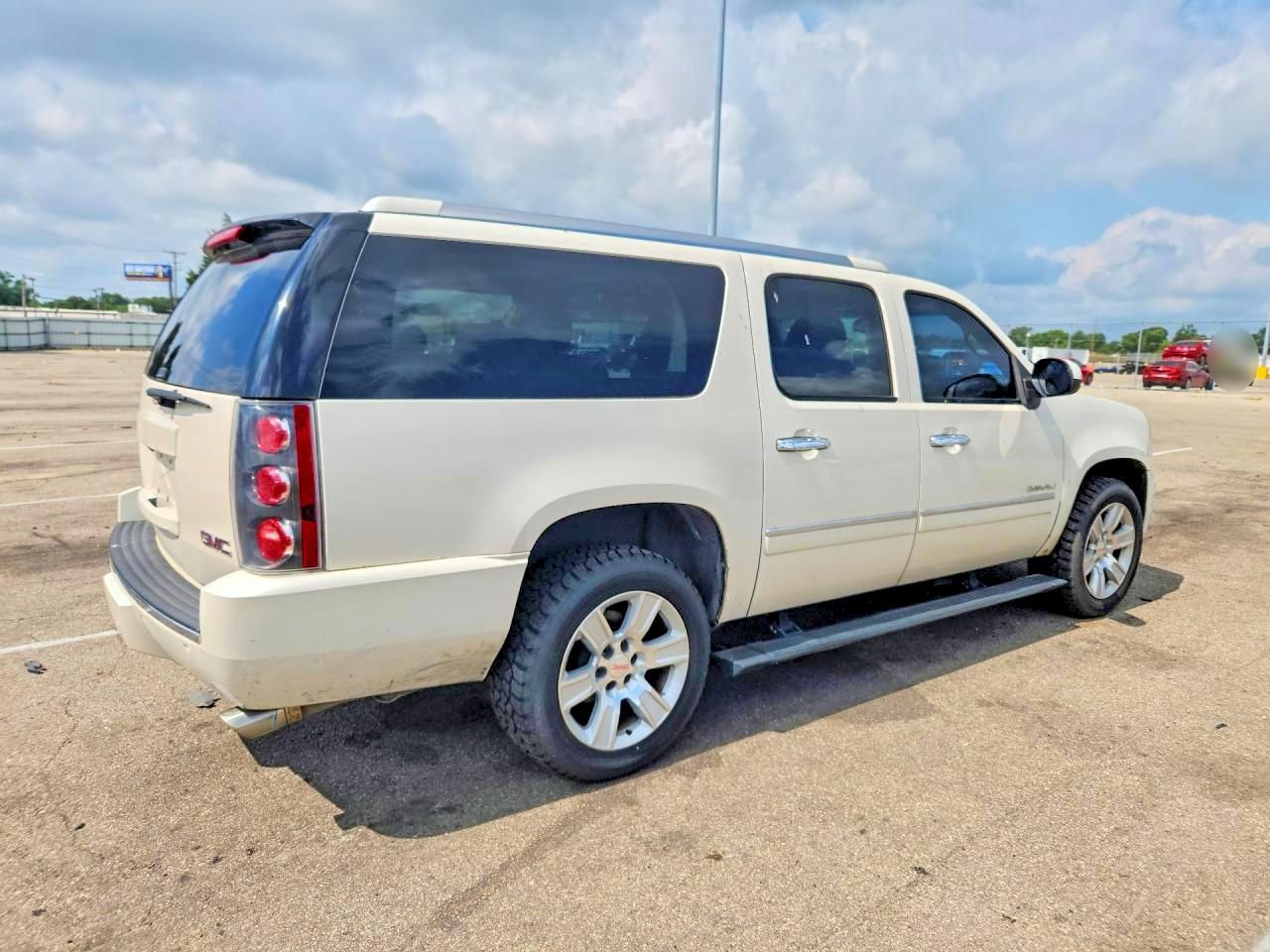 2013 GMC YUKON