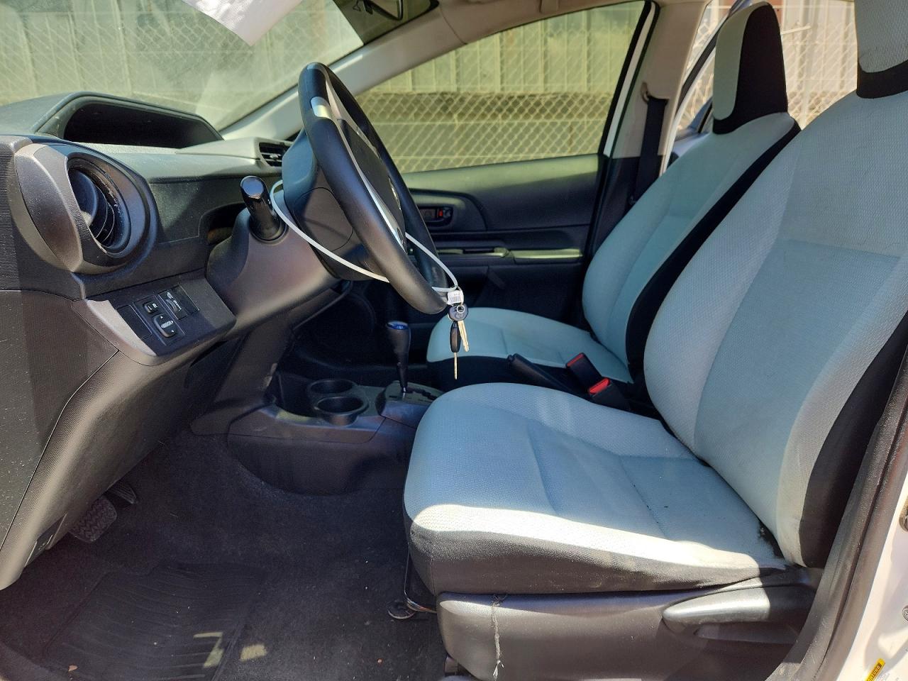 2016 TOYOTA PRIUS