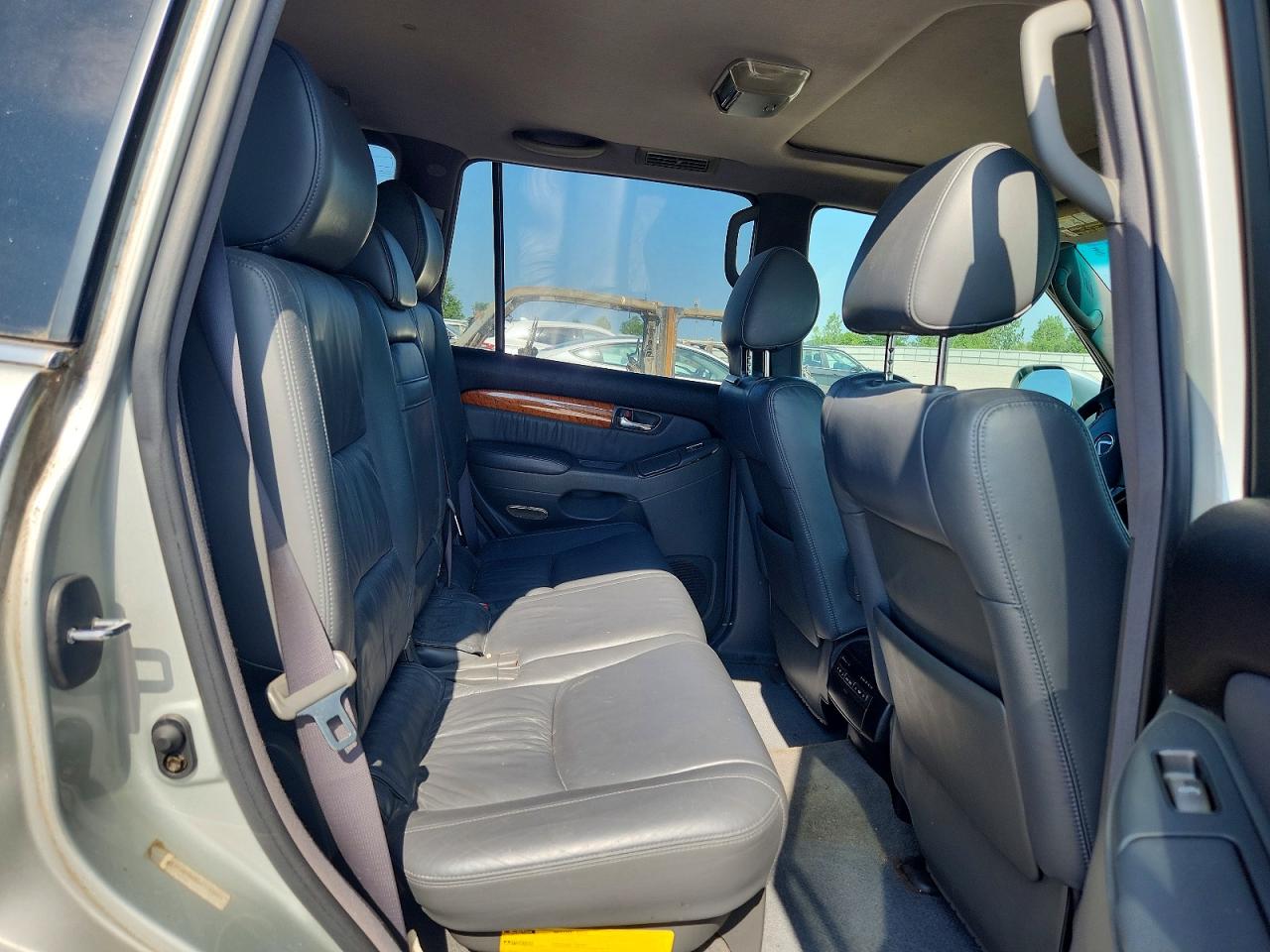 2004 LEXUS GX