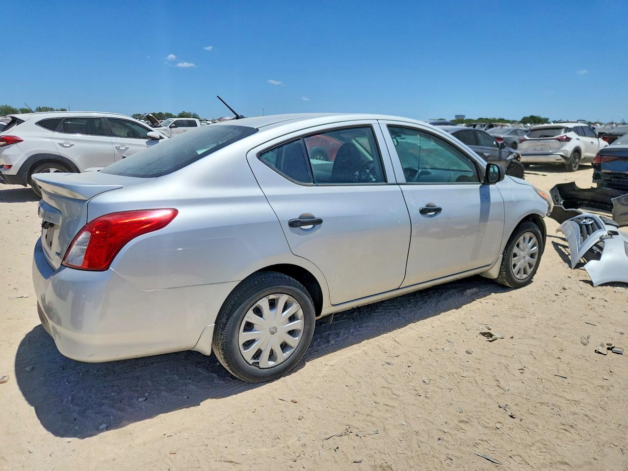 2015 NISSAN VERSA