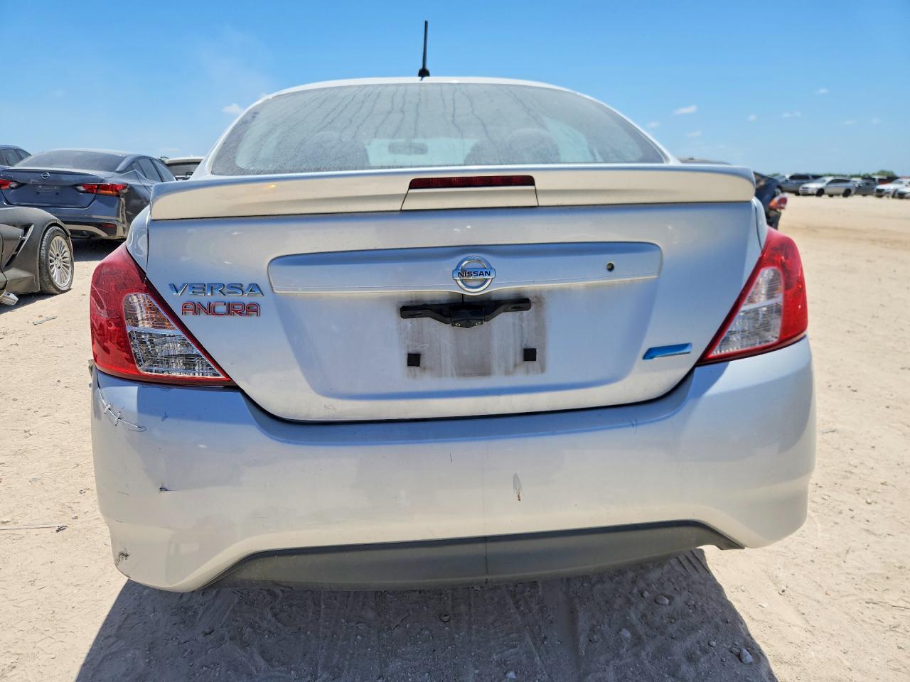 2015 NISSAN VERSA