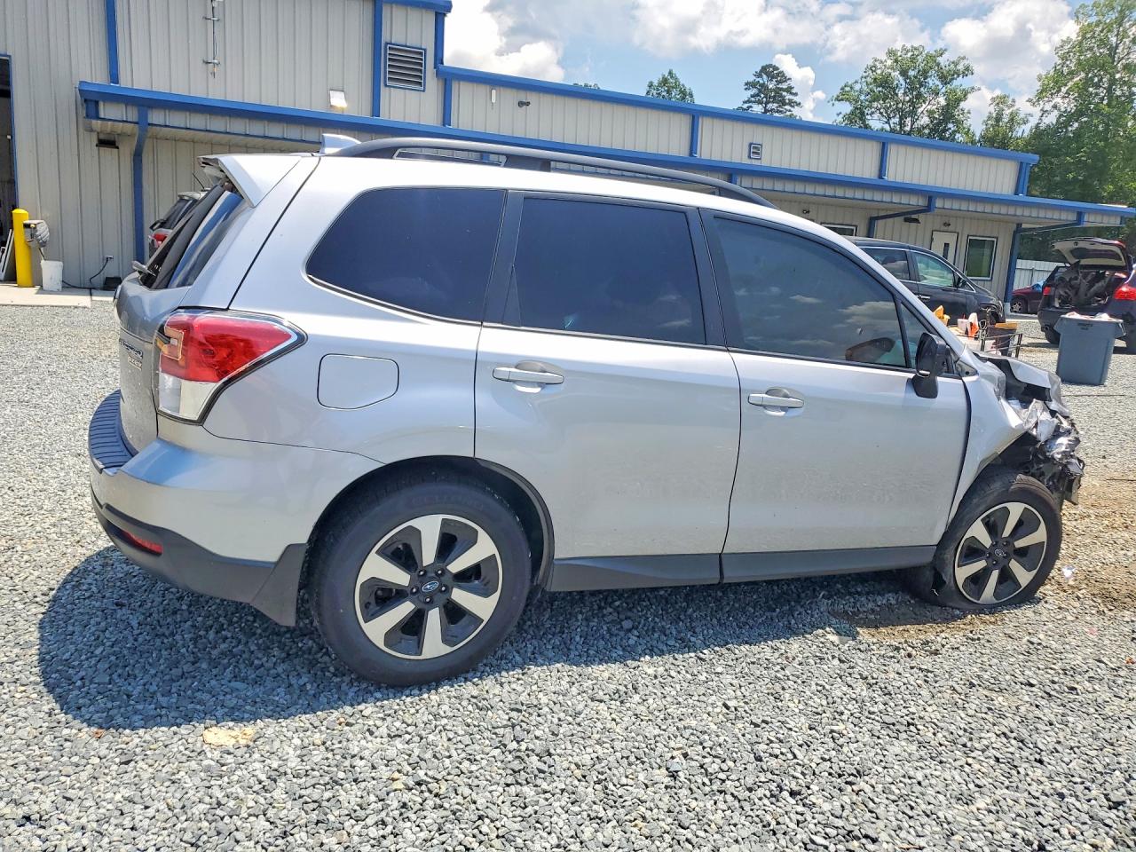 2017 SUBARU FORESTER