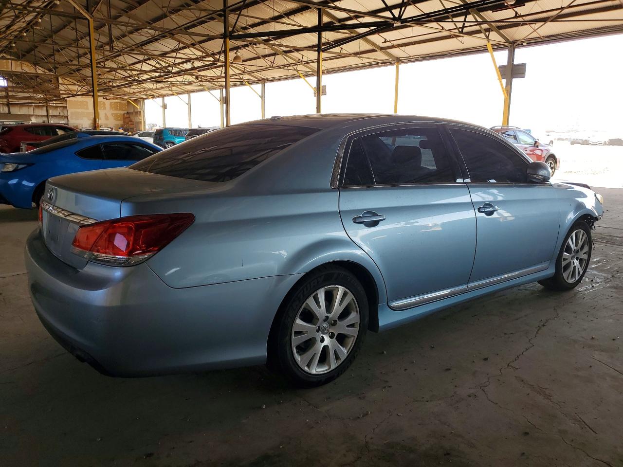 2011 TOYOTA AVALON