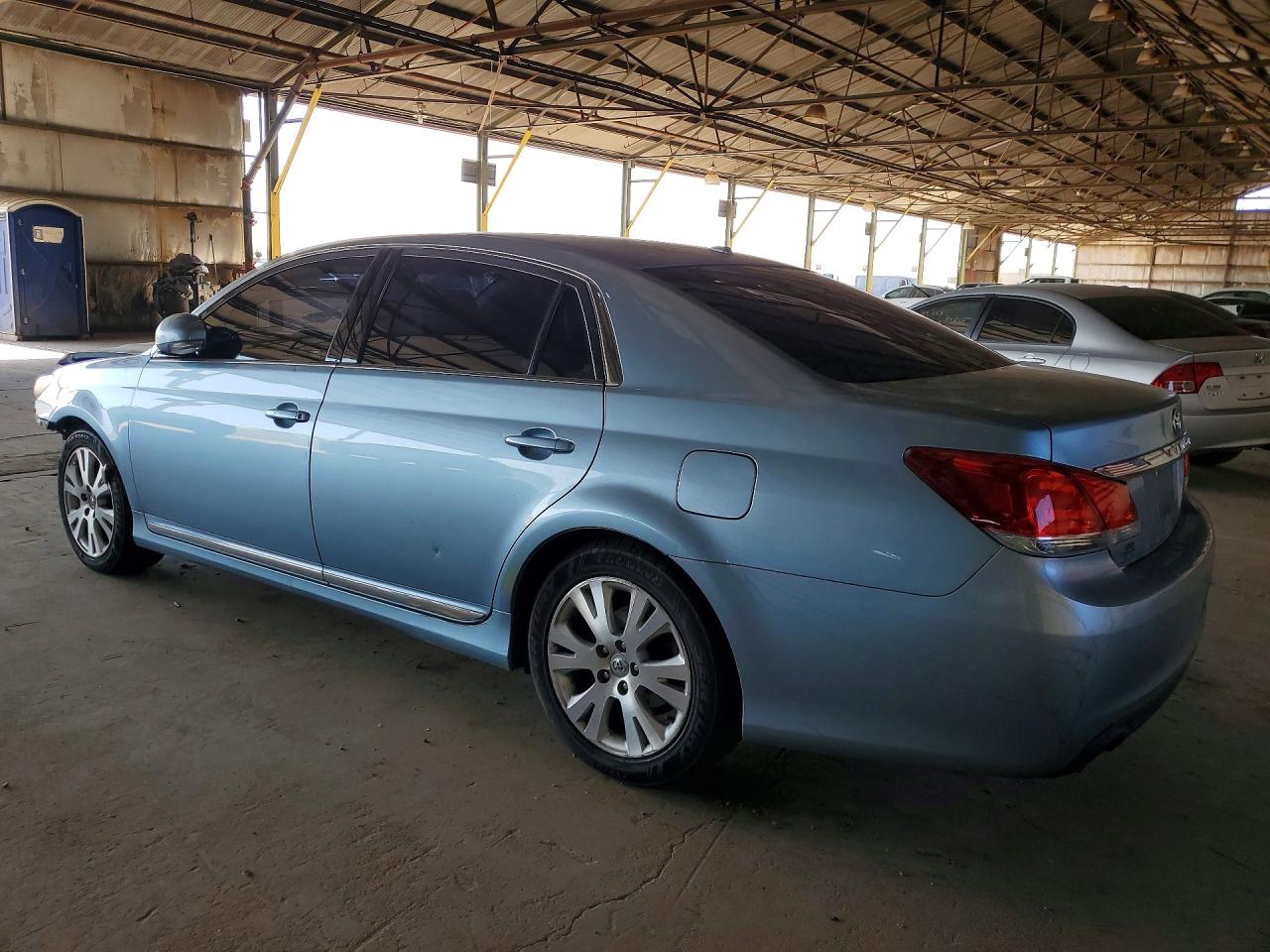 2011 TOYOTA AVALON