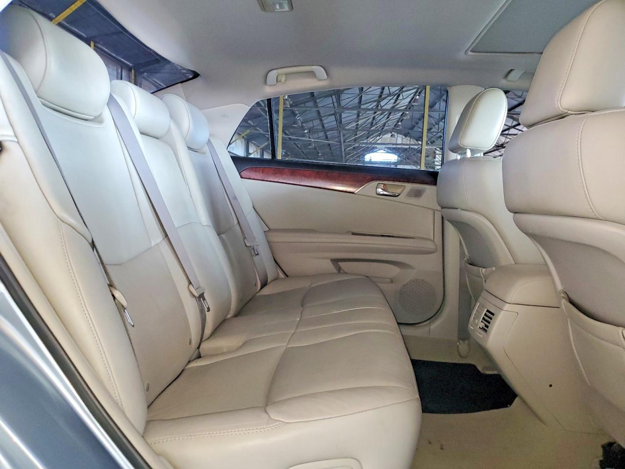 2011 TOYOTA AVALON