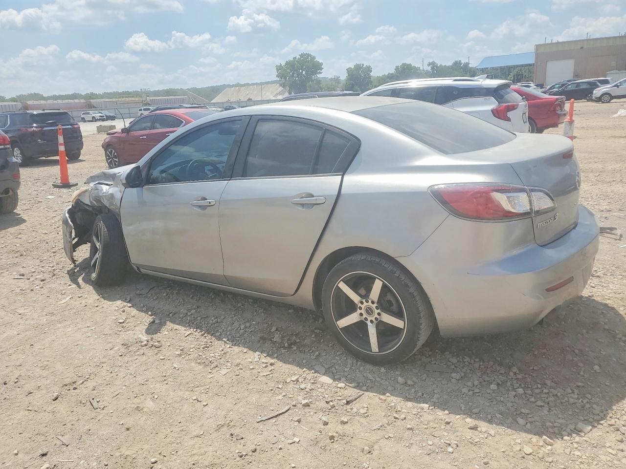 2013 MAZDA 3