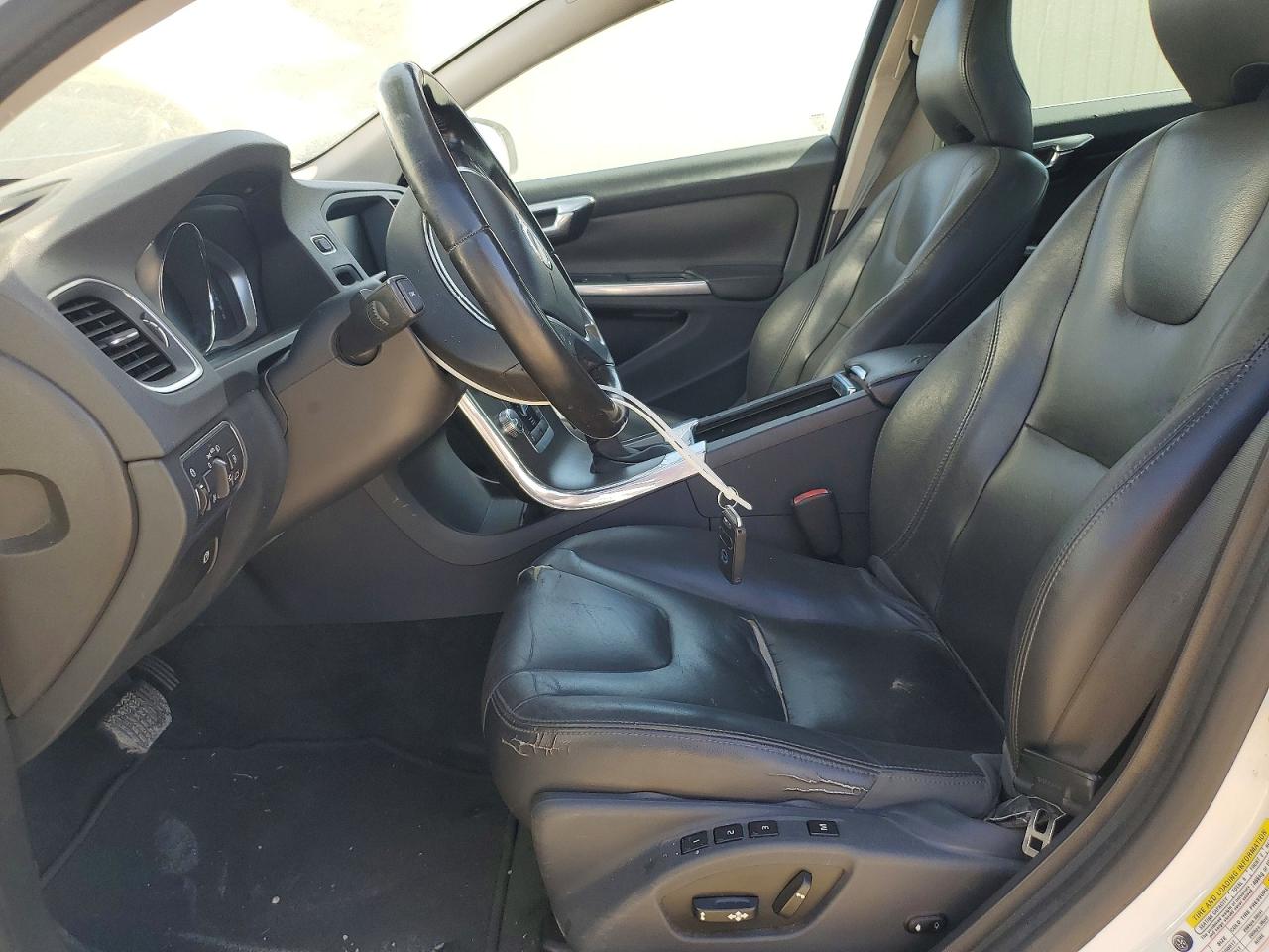 2016 VOLVO S60