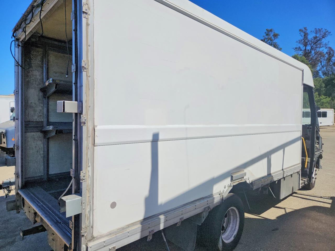 2012 ISUZU NPR