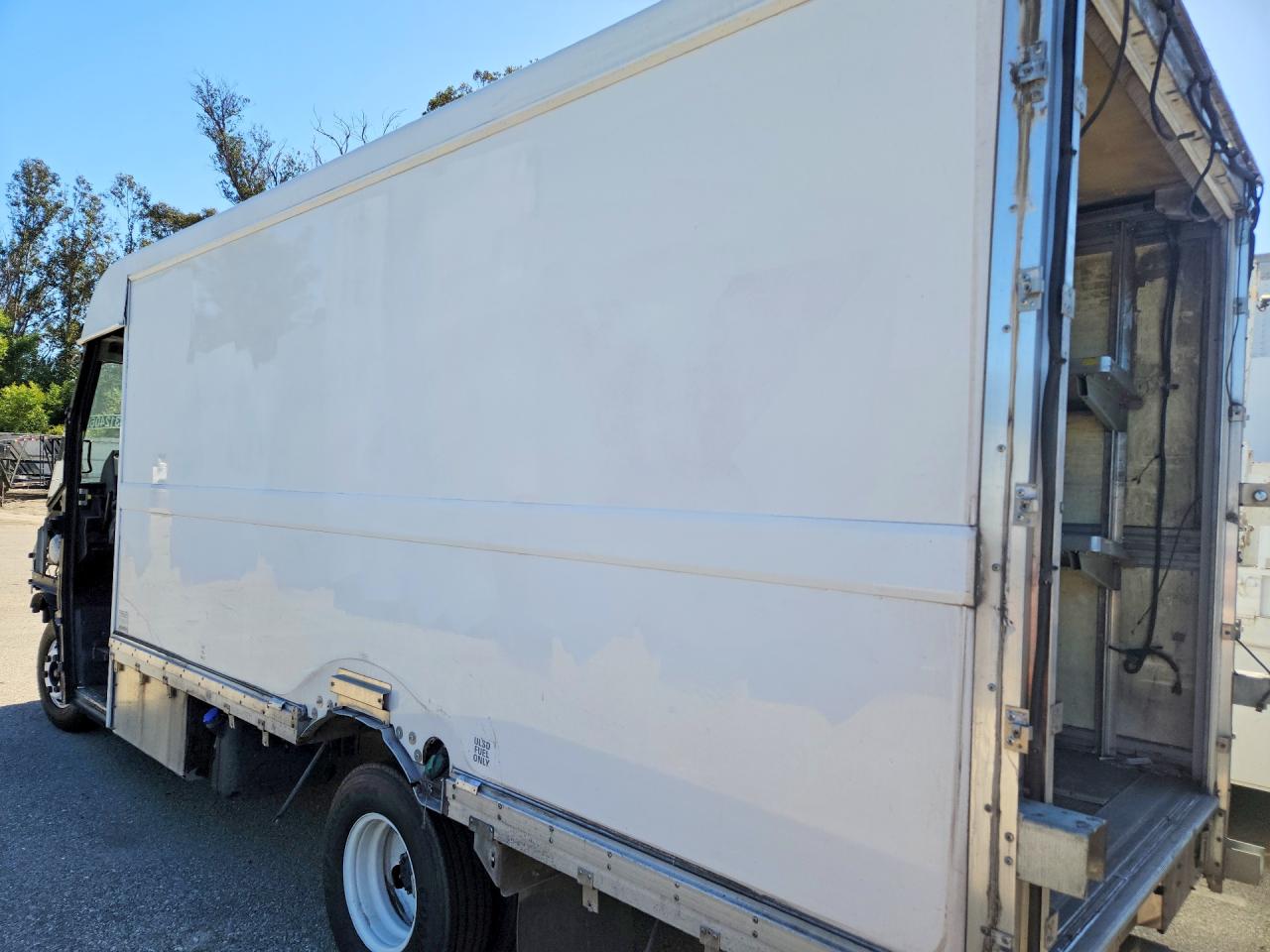 2012 ISUZU NPR