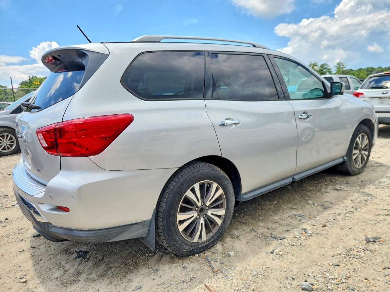 2017 NISSAN PATHFINDER