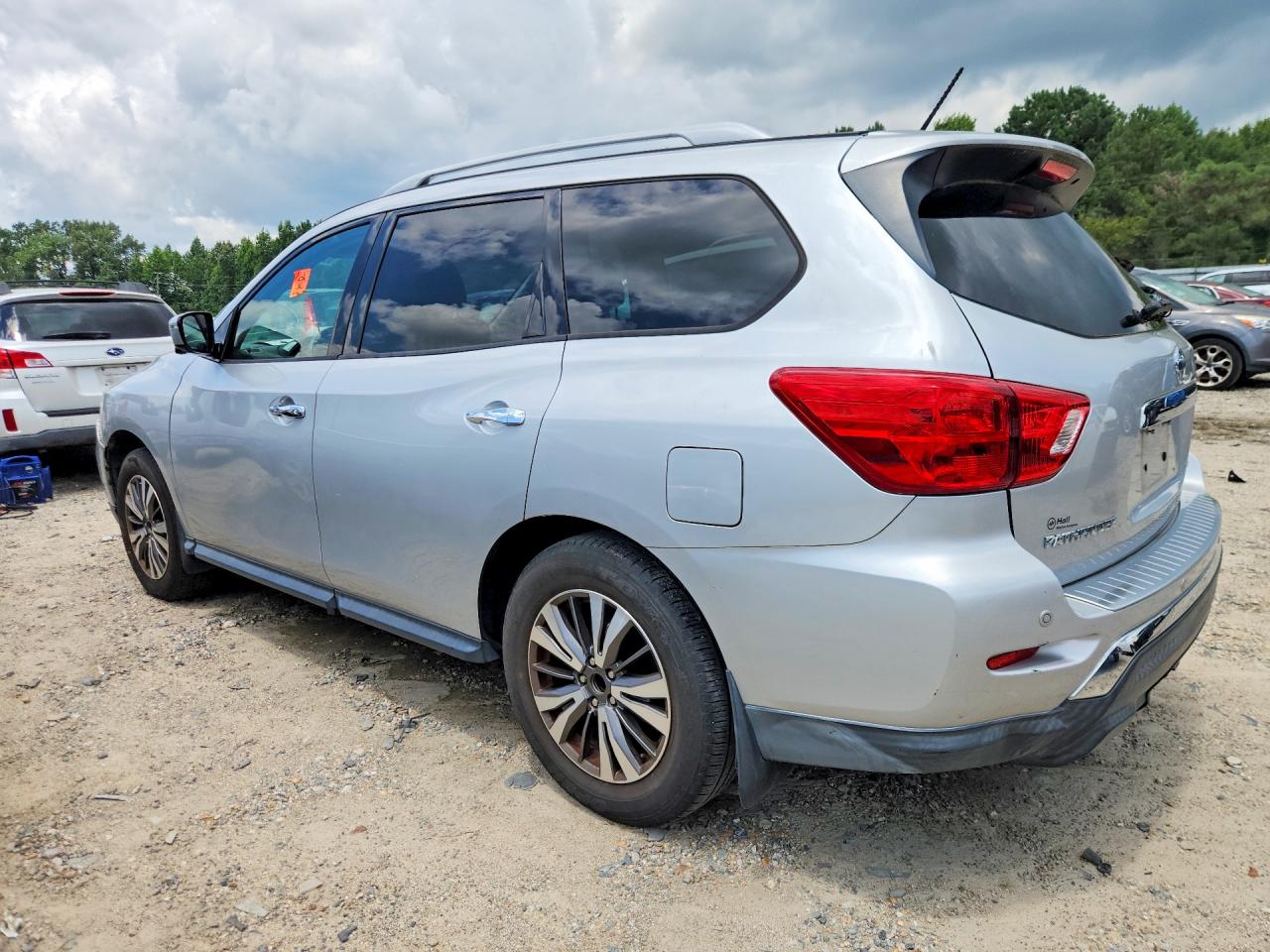 2017 NISSAN PATHFINDER